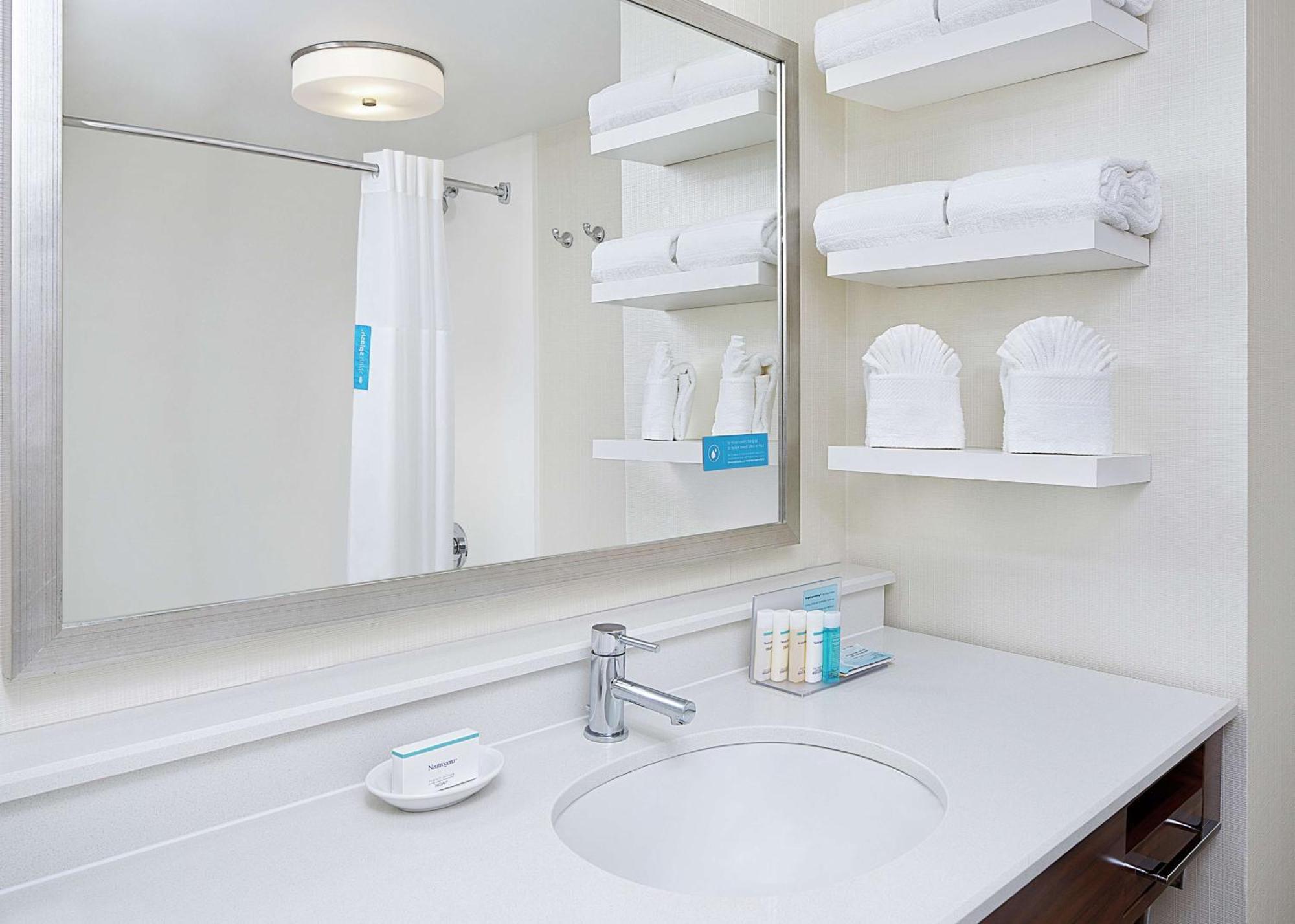 Hampton Inn Dallas Irving Las Colinas Exterior photo