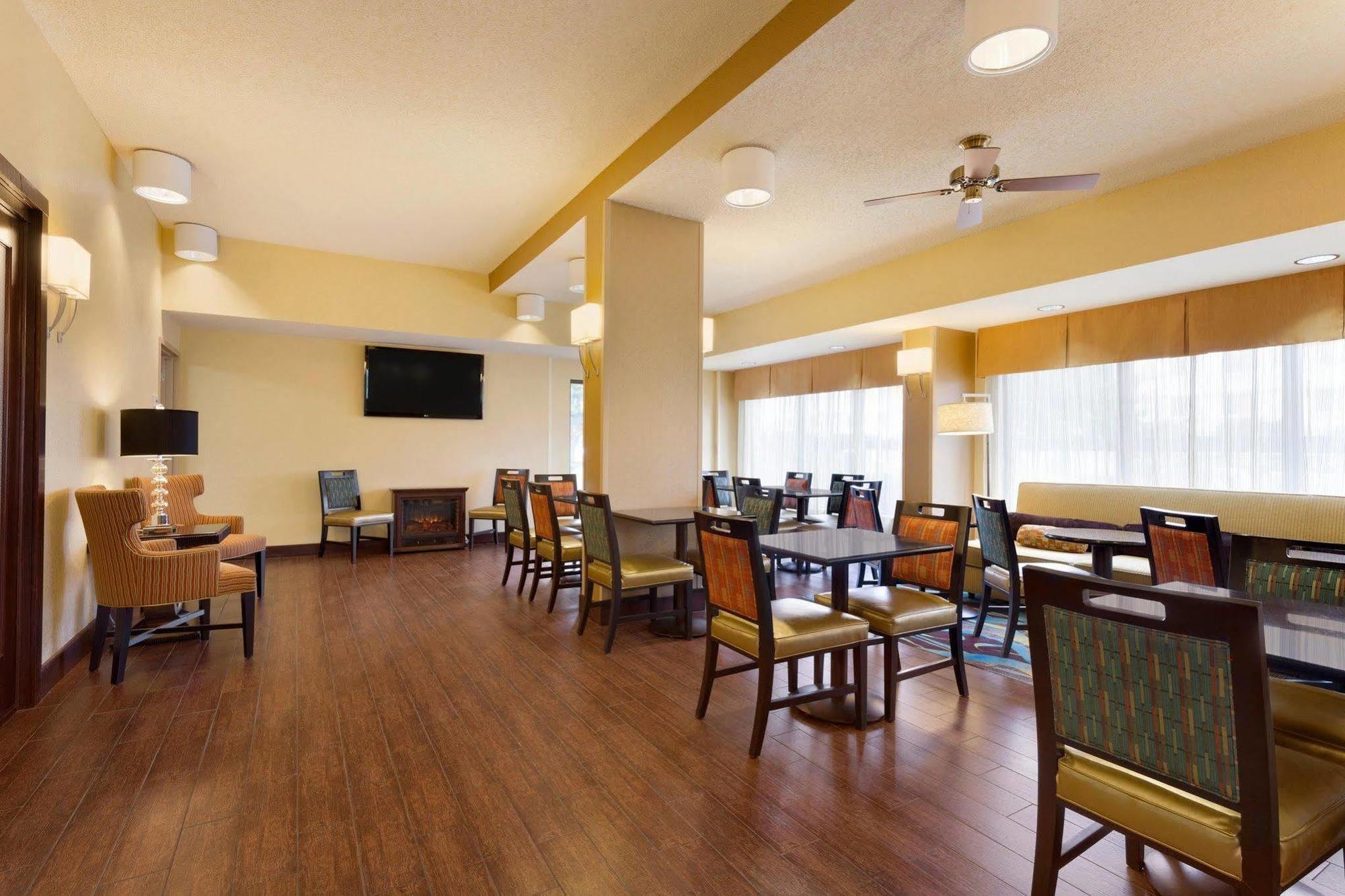 Hampton Inn Dallas Irving Las Colinas Exterior photo